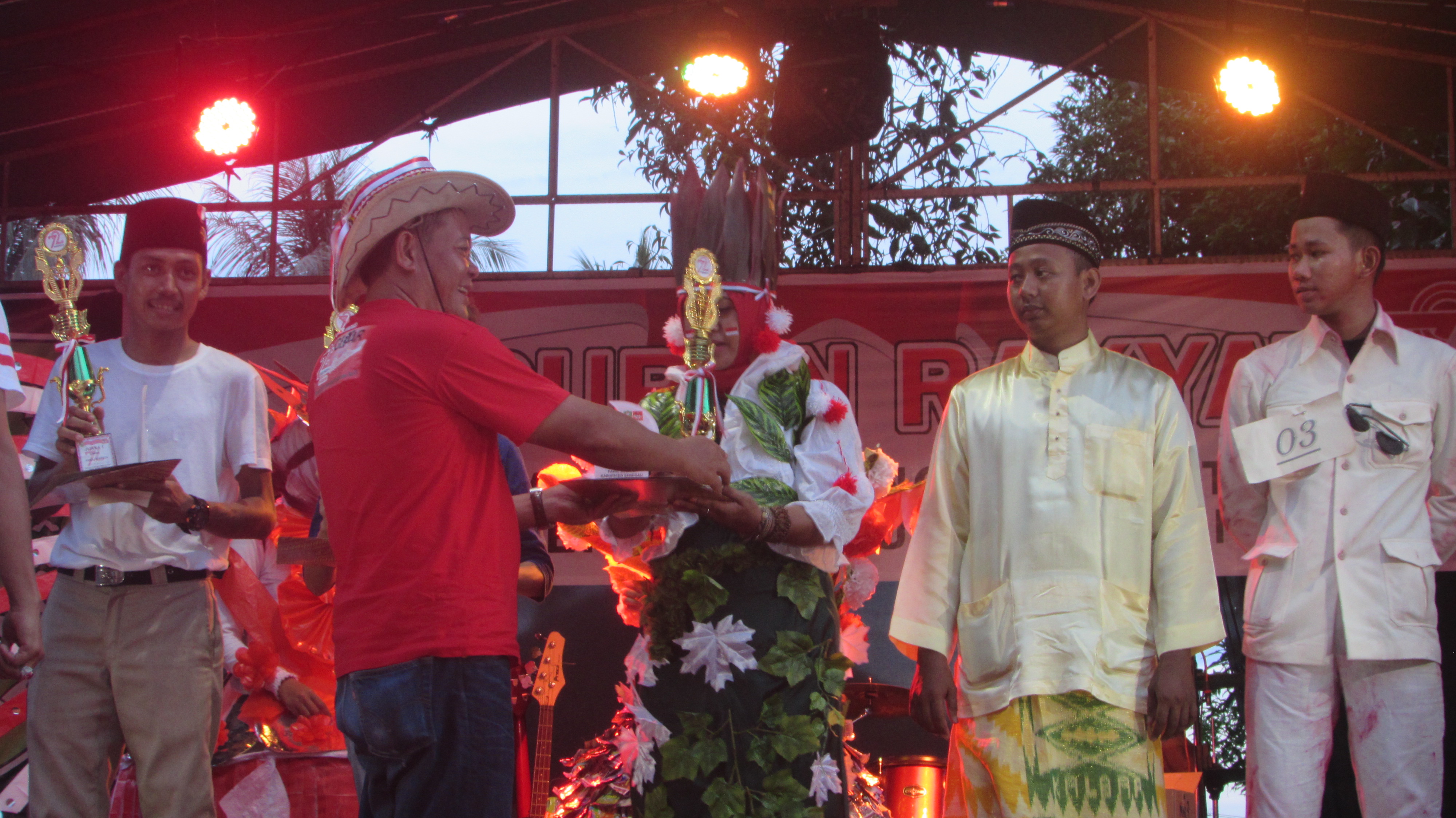 Disbunnak Raih Juara 3 Karnaval HUT RI 72 di Sanggau