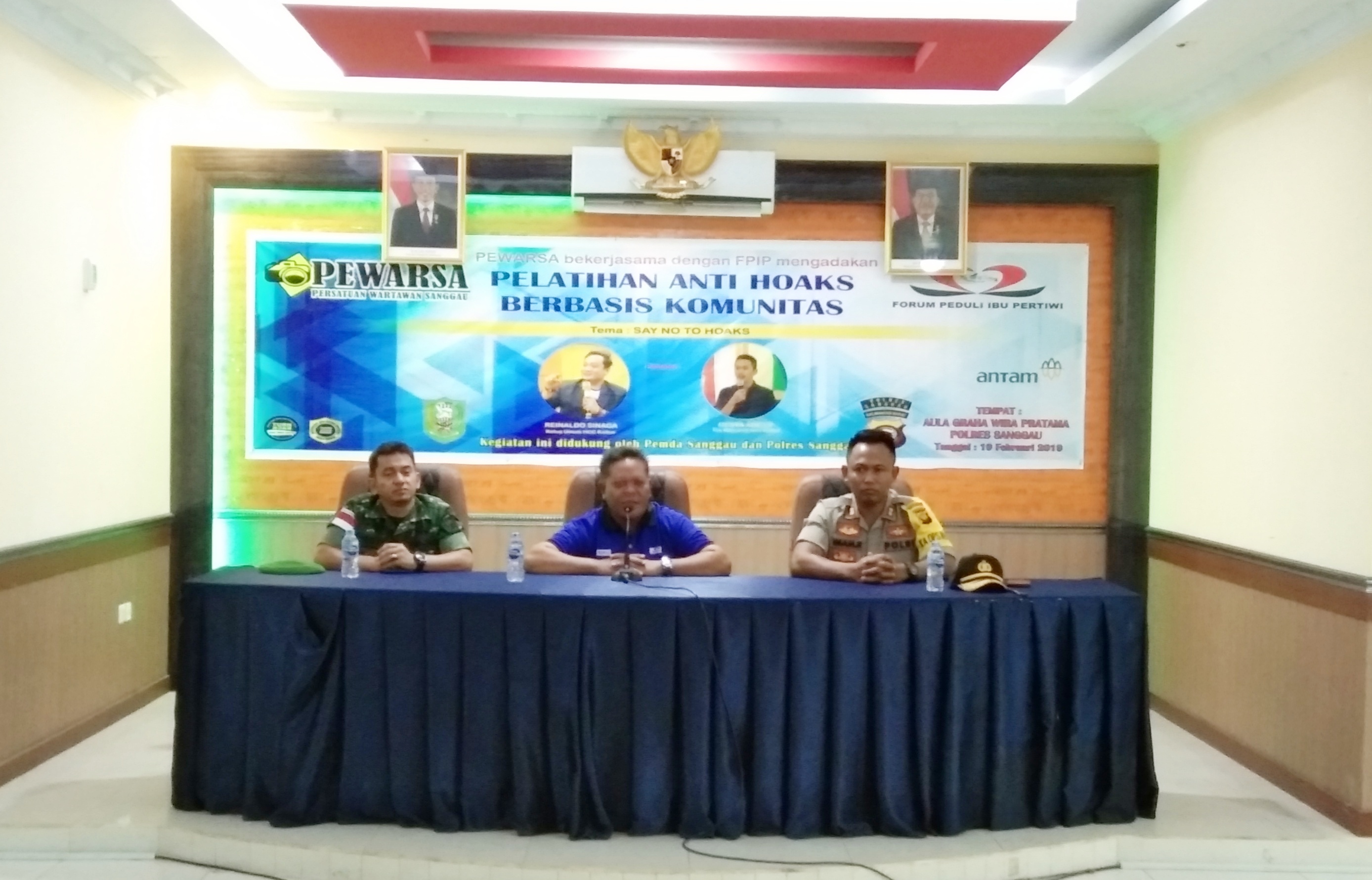 Bupati Sanggau Membuka Secara Resmi Pelatihan Anti Hoaks Berbasis Komunitas