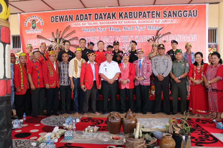 Drs.Yohanes Ontot, M.Si Kembali di Kukuhkan Sebagai Ketua DAD Kabupaten Sanggau Periode 2019-2024