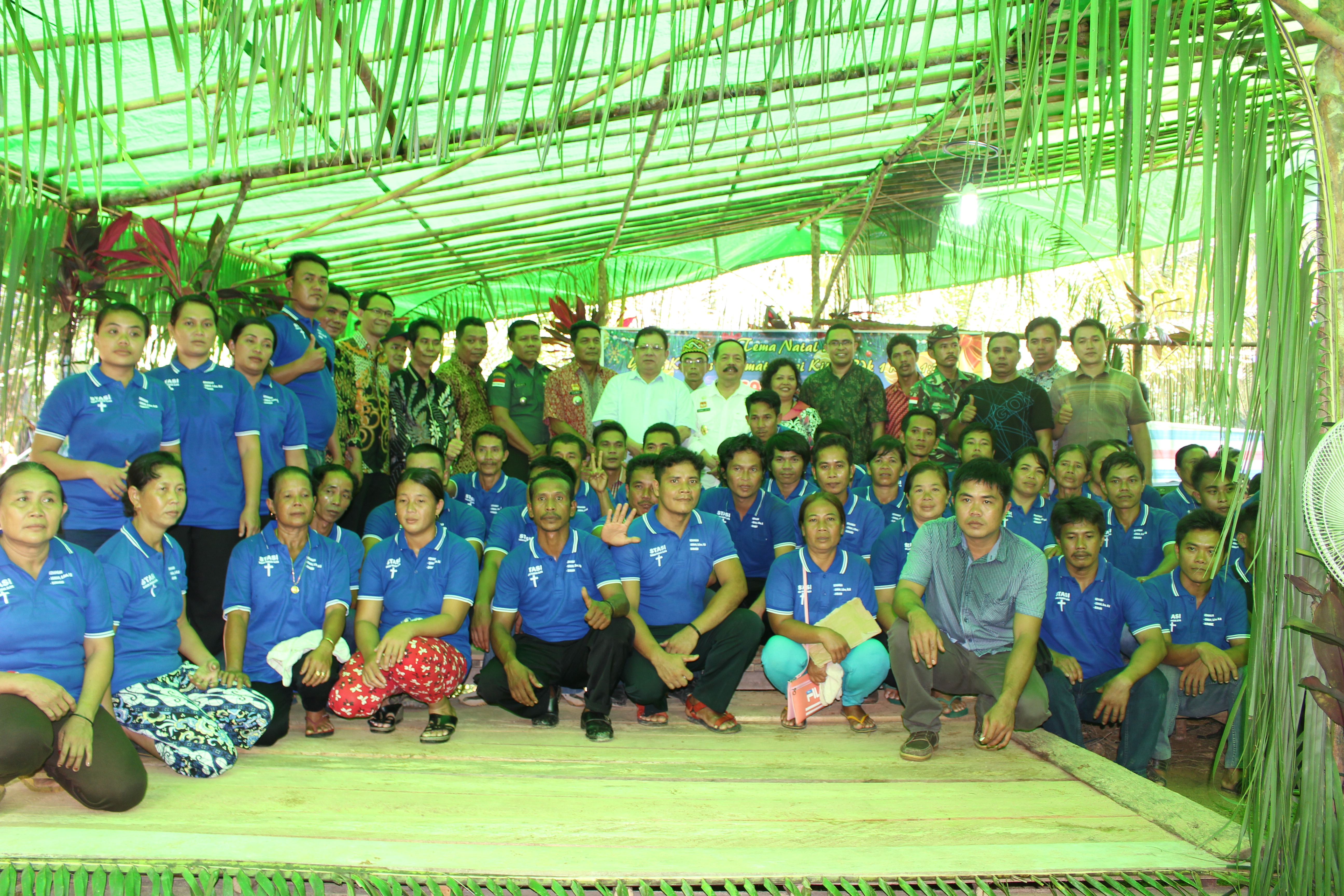Pemkab Sanggau Memberikan Bansos Berupa Beras Sebanyak 2,5 Ton Untuk Masyarakat (Umat) Kristiani Desa Lalang