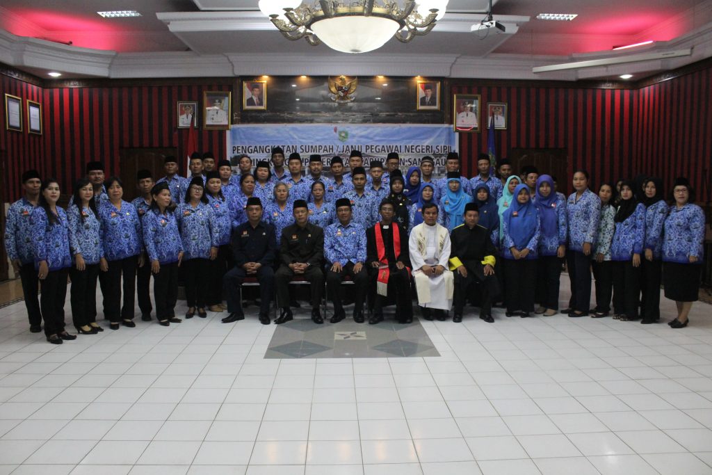 Kegiatan Pengangkatan Sumpah/Janji Pegawai Negeri Sipil di Pemerintah Kabupaten Sanggau