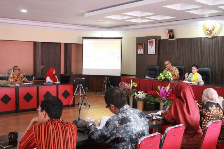 Pembahasan Sinkronisasi Program/Kegiatan Penanggulangan Kemiskinan Daerah ( TKPKD ) Kabupaten Sanggau Tahun 2018