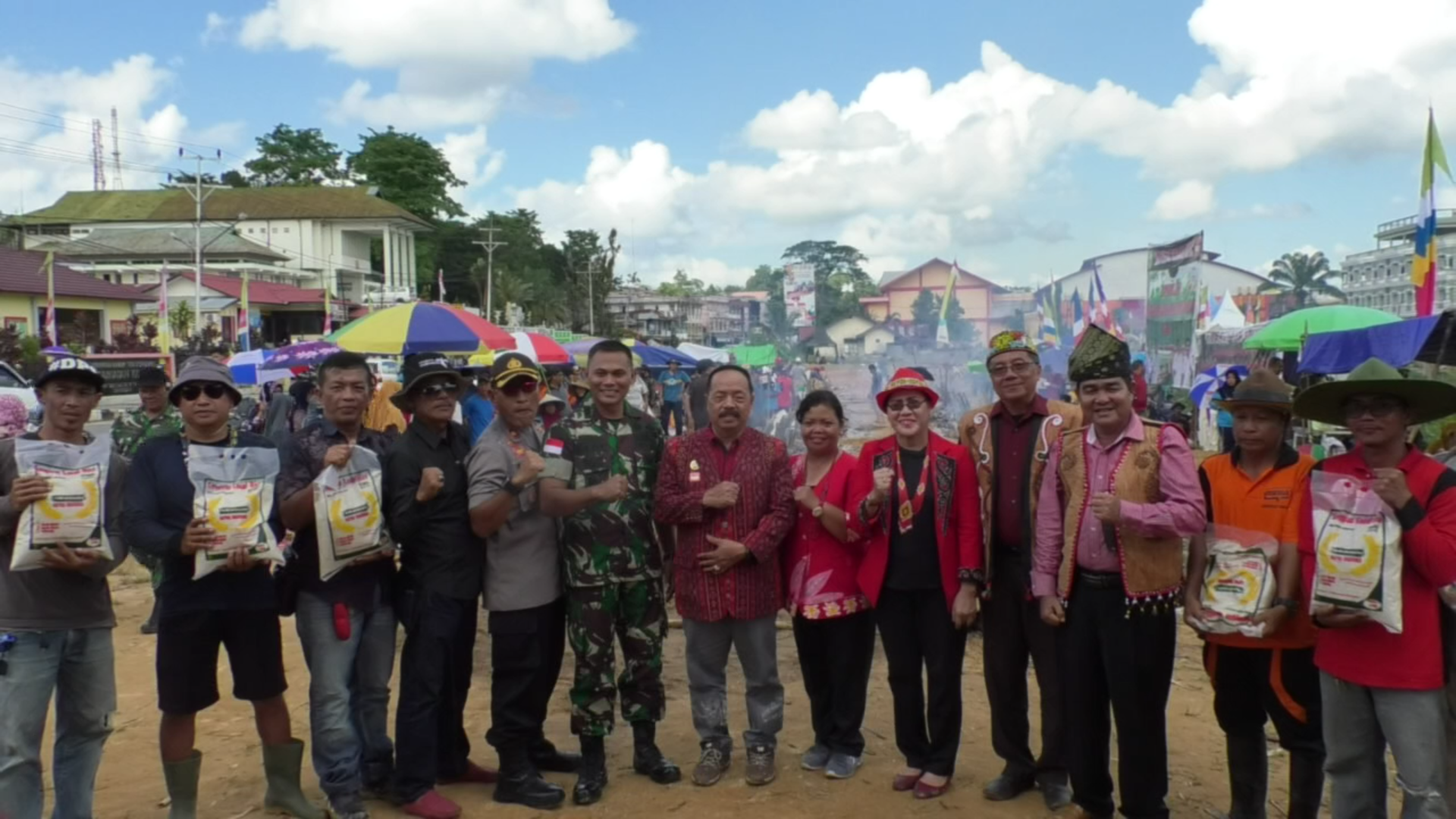 Tradisi Bepanok Ajan Meriahkan Hari Jadi 403 Kota Sanggau