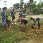 Brigadir Ahmad Kardoyo Ikut Melaksanakan Kegiatan Kerja Bakti di Desa Binaan