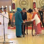 Arita Apolina Paolus Hadi, S.Pd, M.Si Dikukuhkan Sebagai Ketua TP-PKK Dan Ketua Dekranasda Kabupaten Sanggau Periode 2019-2024
