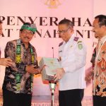 Menteri Agraria Bagikan 5.300 Sertifikat Untuk Masyarakat Kalbar