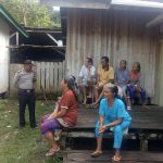 Inilah Cara Bhabinkamtibmas Himbau Berita Hoax Kepada Masyarakat