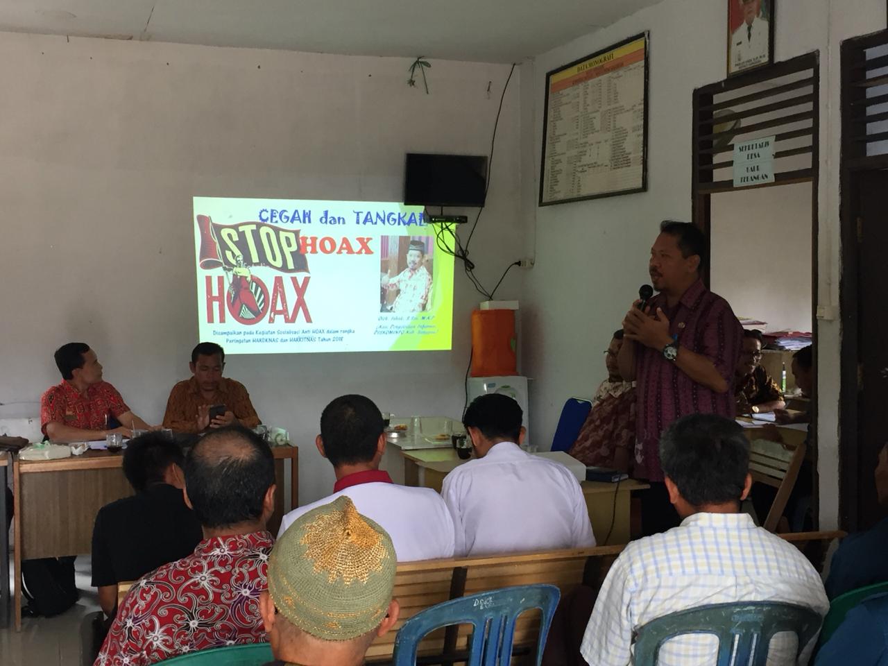 Diskominfo Sanggau mensosialiasikan Anti Hoax Di Desa Belangin
