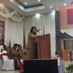 Kadis Kominfo Sanggau Memperkenalkan Website Resmi Pemkab Sanggau Pada Kegiatan Beraump Bekudong Kepada Masyarakat