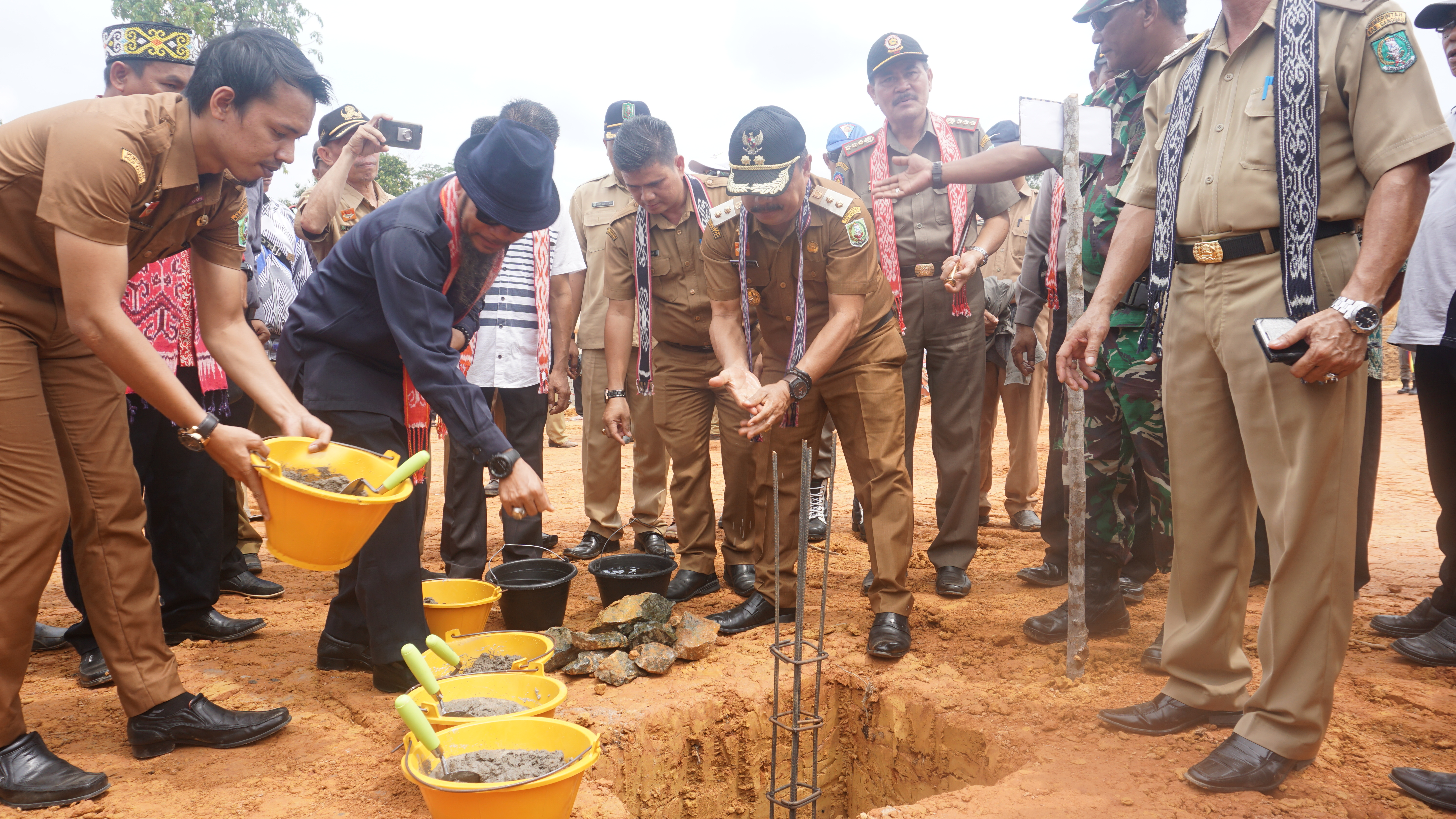 Wabup Sanggau Lakukan Peletakan Batu Pertama Pembangunan SMKN 1 Noyan