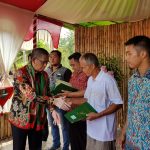 Gubernur Serahkan 1185 Sertifikat Tanah di Desa Tae Kec.Balai
