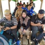 Jemput Bola, Dinas Dukcapil Sanggau Berikan Pelayanan Perekaman KTP-el dan Penerbitan Dokumen Kependudukan di Desa Meranggau – DISKOMINFO
