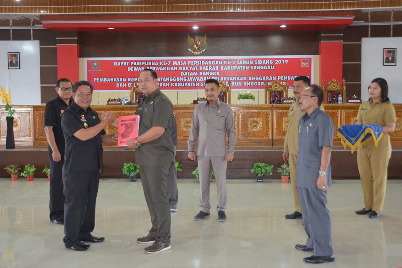 Bupati Sanggau Serahkan Nota Pengantar Pertanggungjawaban APBD TA.2018 Kepada DPRD Sanggau