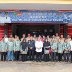 Keberangkatan Jama’ah Umroh dan Peserta Wisata Rohani Kabupaten Sanggau di Lepas Secara Resmi Oleh Bupati