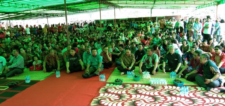 Bupati Sanggau dan Masyarakat Perbatasan Rayakan Natal Bersama