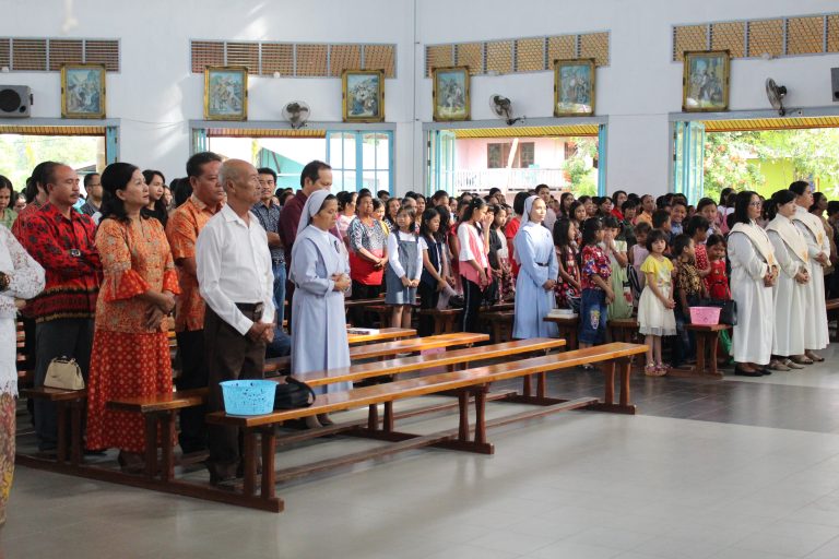 Bupati Sanggau Safari Natal Bersama Umat Gereja Paroki Salip Suci Beduai