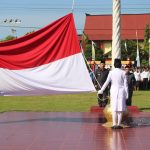Wabup Sanggau Drs.Yohanes Ontot, M.Si Pimpin Upacara Hardiknas dan Peringatan Hari Otonomi Daerah ke-XXIII