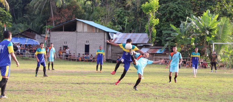 OMK Parbata FC Juarai Pada Turnamen Sepak Bola “Gawai Cup III” di Dusun Empinang