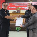 Pj.Sekda Sanggau Menyampaikan Penjelasan Bupati Terhadap Empat Raperda Kabupaten Sanggau