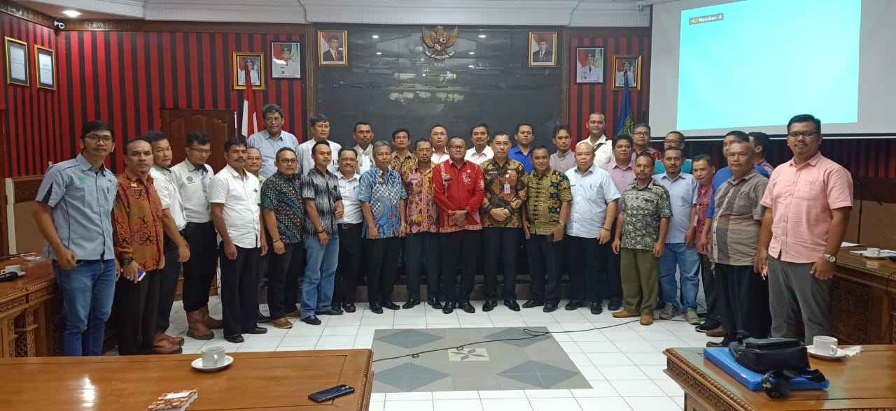 Rapat Evaluasi Tata Niaga TBS Kelapa Sawit di Kabupaten Sanggau