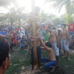 Lomba Panjat Pinang ikut Meriahkan Hari Bhayangkara
