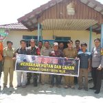 Sosialisasikan Stop Karhutla Bhabinkamtibmas  Gunakan Alat Peraga Spanduk