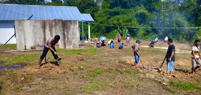 Bhabinkamtibmas Ikut Melaksanakan Kerja Bakti di Desa Binaan