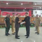 PERUBAHAN NOTA PENGANTAR KUA DAN PPAS 2018 DISERAHKAN OLEH WAKIL BUPATI KEPADA WAKIL DPRD SANGGAU