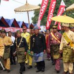 FESTIVAL BUDAYA PARADJE’ PASAKA NEGERI X RESMI DIBUKA OLEH BUPATI SANGGAU, BERPESAN TUNJUK HARKAT MELAYU BERMARTABAT