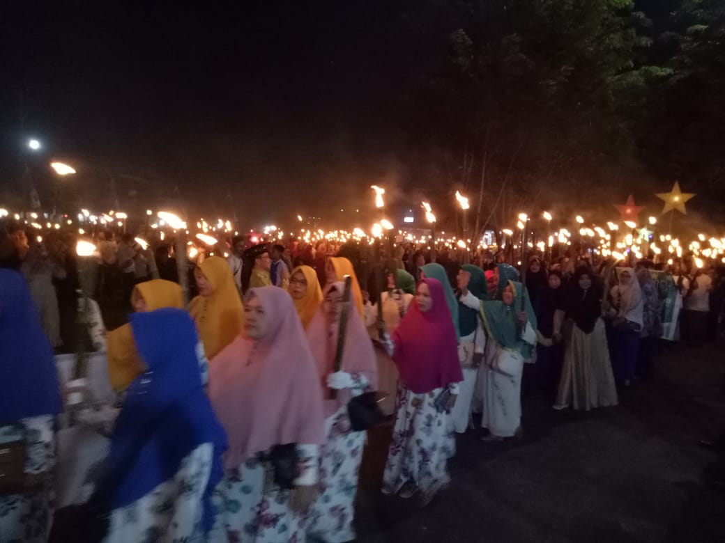 Sambut Ramadhan 1440 H, Ribuan masyarakat Sanggau Gelar Pawai Obor