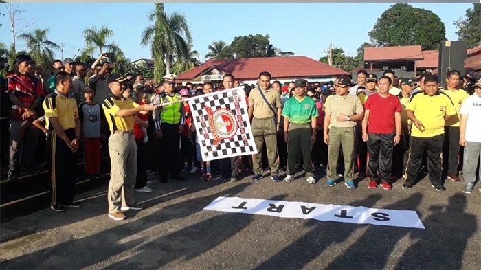 Kapolres Landak Lepas Peserta Jalan Santai Dalam Rangka HUT Bhayangkara ke-73