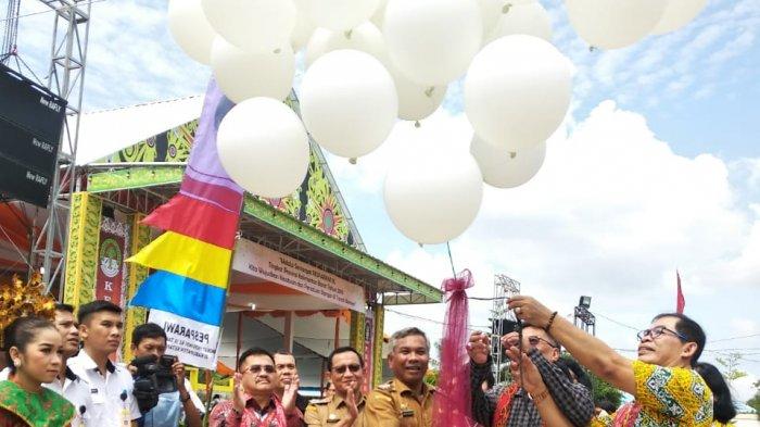 Pameran Pesparawi IX Tingkat Provinsi Kalbar Resmi Dibuka, Bupati Martin Lepas Balon Peresmian