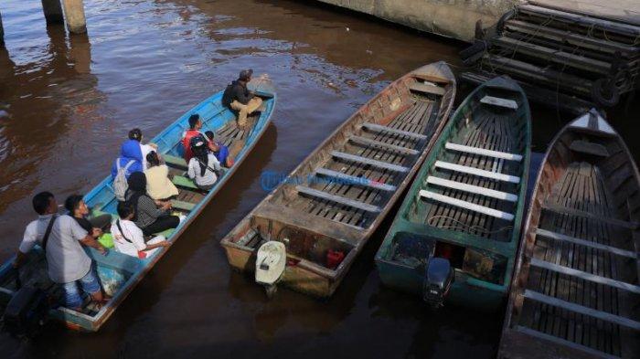 FOTO: Penyeberangan Tradisional Masih Eksis di Sungai Kapuas - penyeberangan-tradisional01.jpg