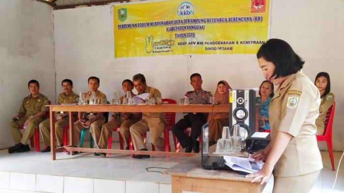 Forum Musyawarah Desa Kampung Keluarga Berencana Sanggau Wujudkan Bahagia dan Sejahtera dengan KB