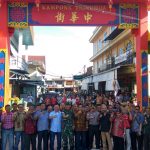 BANGUNAN GAPURA KAMPONK TIONGHOA SANGGAU DIRESMIKAN