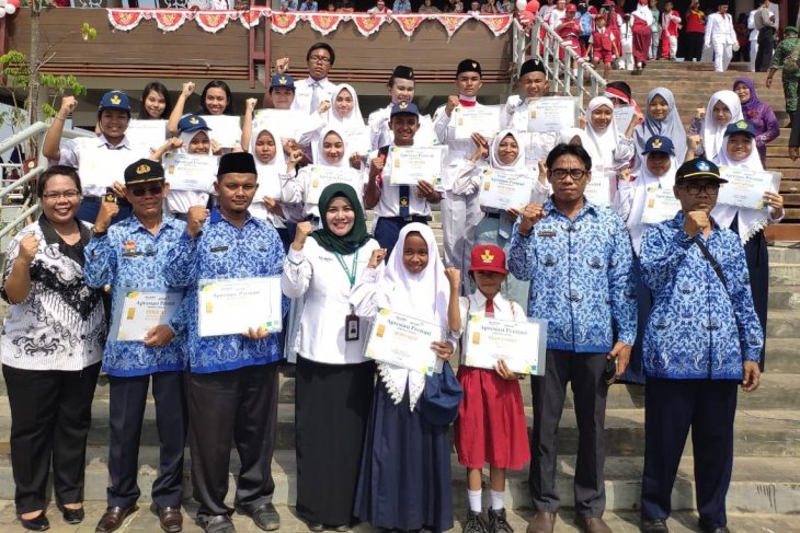 ANTAM beri apresiasi guru dan pelajar Sanggau yang berprestasi