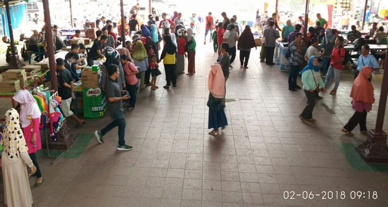 Masyarakat Beramai Ramai Mendatangi Pasar Pujasera Kota Sanggau