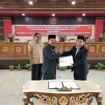 RAPERDA TENTANG PERUSAHAAN UMUM DAERAH AIR MINUM DAN RAPERDA TENTANG PEMAJUAN KEBUDAYAAN DAERAH TELAH DIPUTUSKAN