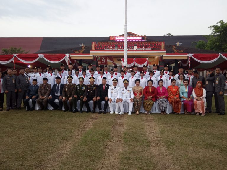 Upacara Penurunan Bendera Merah Putih Tutup Peringatan HUT RI ke-74 di Kabupaten Sanggau