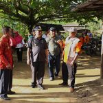 PJS BUPATI SANGGAU MENINJAU LOKASI YANG TERKENA DAMPAK BENCANA BANJIR BANDANG DI KECAMATAN TOBA
