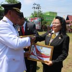 Diskominfo Sanggau Dapat Penghargaan Dari Bupati Sanggau Terkait Masuk Zona Hijau Pelayanan Publik