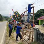 Bhabinkamtibmas ikut Serta Melaksanakan Kerja Bakti di Desa Binaan