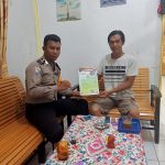 Melaksanakan DDS Bhabinkamtibmas Bagikan Maklumat Kapolda Kalbar