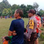 Brigadir Novi Iswandi Amankan Jalannya Pertandingan Sepak Bola di Kecamatan Sekayam