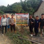 Bhabinkamtibmas Sosialisasikan dan Pasang Bener Stop Karhutla