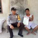 Brigadir Lasro Simandalahi Bagikan Brosur Maklumat Kapolda Kalbar