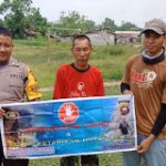 Bhabinkamtibmas Bentangkan Spanduk Stop Karhutla Bersama Masyarakat
