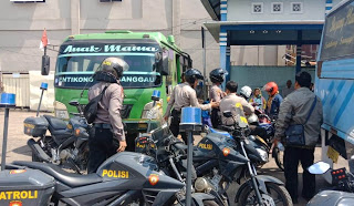 Unit Satsabhara Polres Sanggau Patroli Rutin di Lingkungan Masyarakat