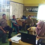 Bhabinkamtibmas Polsek Kembayan Sambangi Kantor Desa Tanjung Merpati