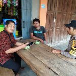 Bersama Masyarakat Bhabinkamtibmas Laksanakan Ngopi di Warkop Tejo
